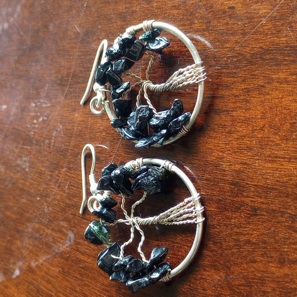 Tree dangle earrings - Picture 2 of 3